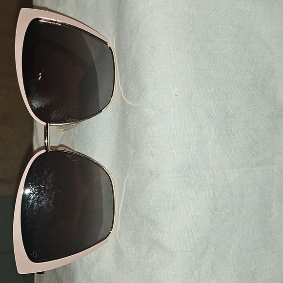 Stylish Pink and Black Sunglasses for a Bold Look - Picture 7 of 16